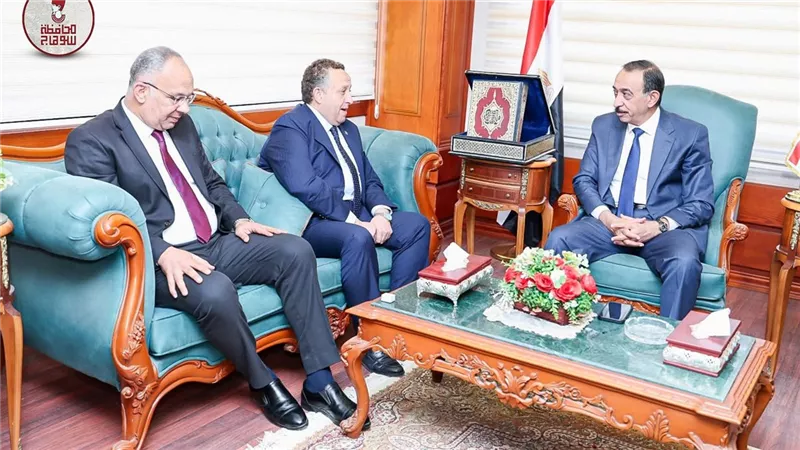 محافظ سوهاج يستقبل المهندس محمد عبد الغني النقيب العام لمهندسي مصر 