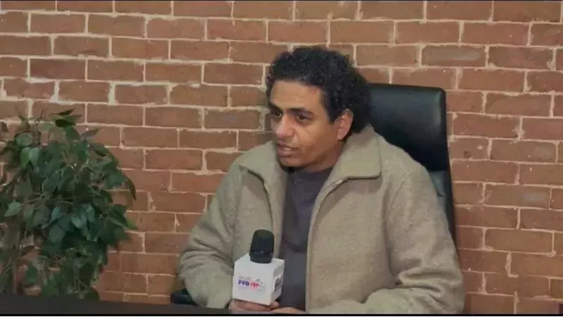 محمد صلاح العزب بنبرة ساخرة يحذر من حساب مزيف باسم فاروق الباز