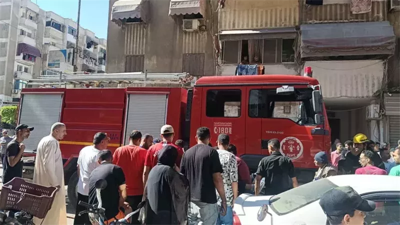 إصابة شخص في حريق شقة سكنية بإمبابة.. والحماية المدنية تحاصر النيران