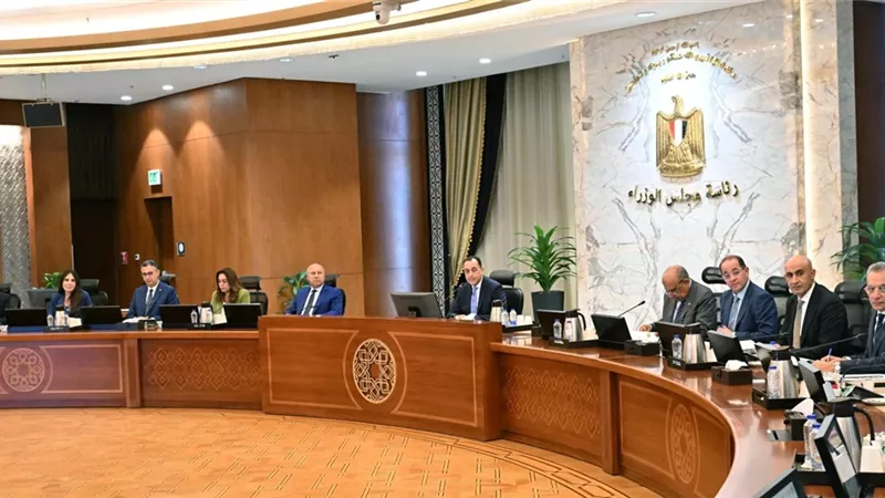 رئيس الوزراء يعلن طرح مشروعات لتحلية المياه ومعالجة الصرف الصناعي بالشراكة مع القطاع الخاص