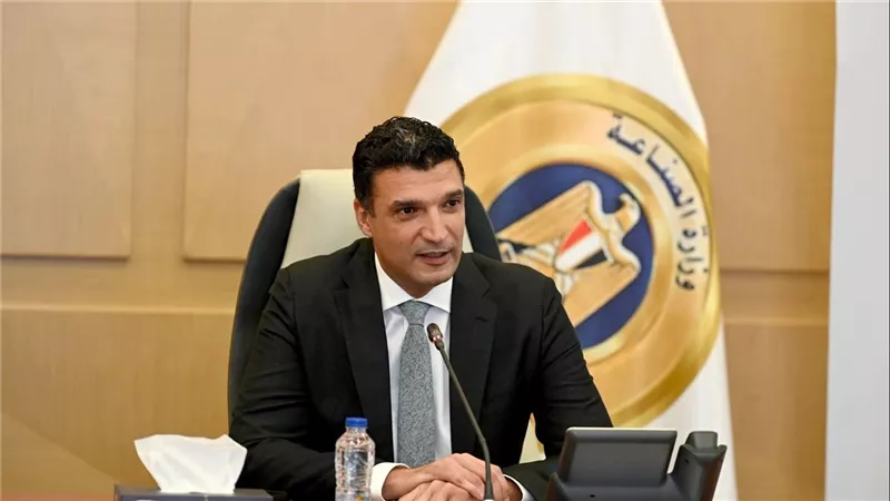 وزير الصناعة