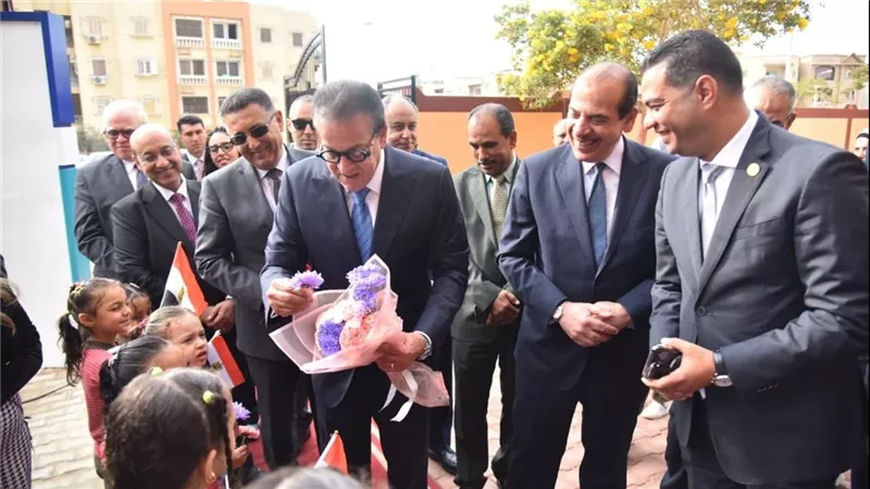 وزير الصحة ومحافظ القليوبية يطلقان الحملة القومية للتطعيم ضد الحصبة والحصبة الألمانية من داخل مدرسة بمدينة العبور