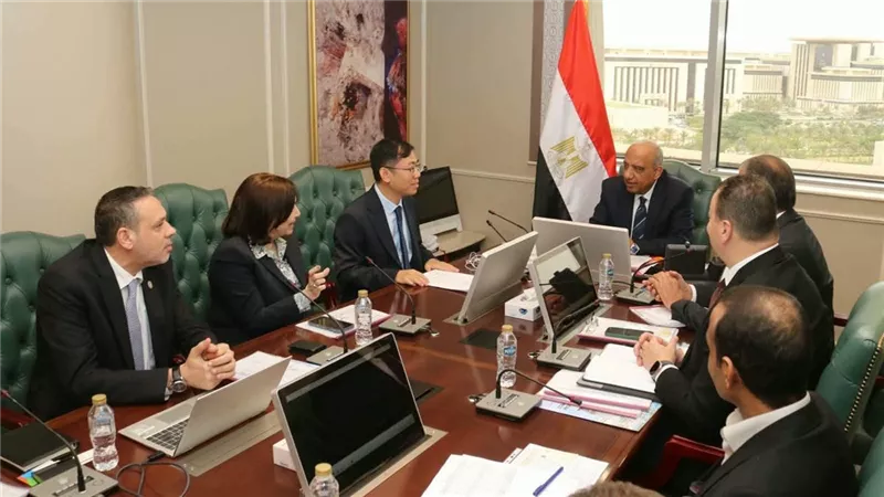 وزير الكهرباء يبحث مع شركة EDRA الصينية تطوير الشبكة القومية وزيادة الطاقة المتجددة