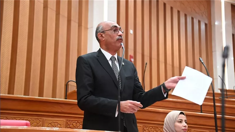 إيهاب منصور 1400 جنيه لا تكفي للمعيشة.. أين حقوق العاملين بعقود الاستعانة؟