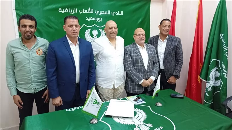  محمد المحروقي  يتقدم بأوراق ترشحه لمنصب عضوية مجلس إدارة النادي المصري.