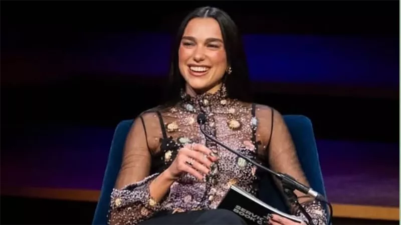 دوا ليبا تعيد إحياء أرشيف Schiaparelli بلمسة عصرية في لندن