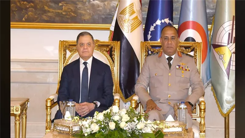 وزير الدفاع يستقبل وزير الداخلية ووفد من قيادات الشرطة لتقديم التهنئة بمناسبة الاحتفال بذكرى انتصارات أكتوبر 