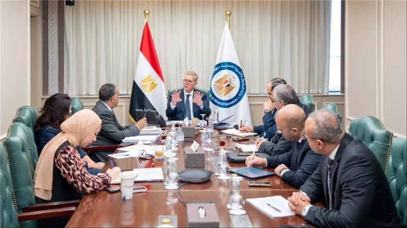 وزير البترول يتابع تأمين احتياجات مصر من الوقود والغاز في ظل التوترات الإقليمية