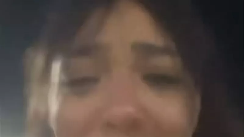 الفتاة 