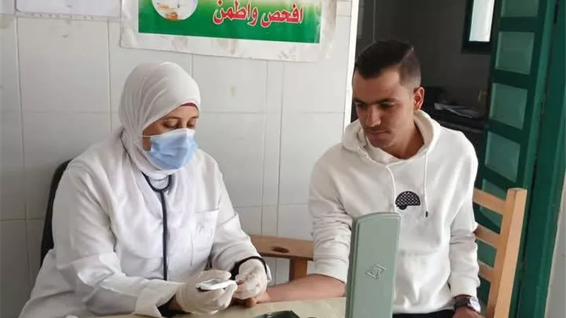 صحة البحيرة توقع الكشف على 735 مواطنا في قافلة طبية مجانية بقرية النجاح 