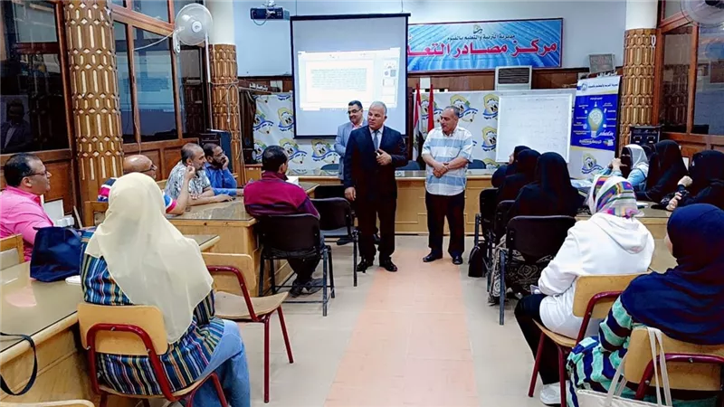 انطلاق البرنامج التدريبي لتنمية مهارات الإنترنت والتعلم عن بعد باستخدام الذكاء