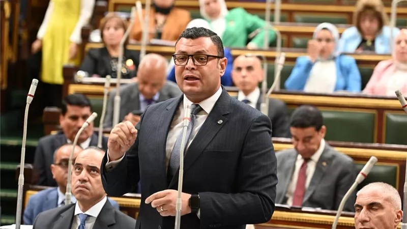 وزير الإسكان يطمئن المستأجرين: الحكومة ملتزمة بتوفير سكن بديل
