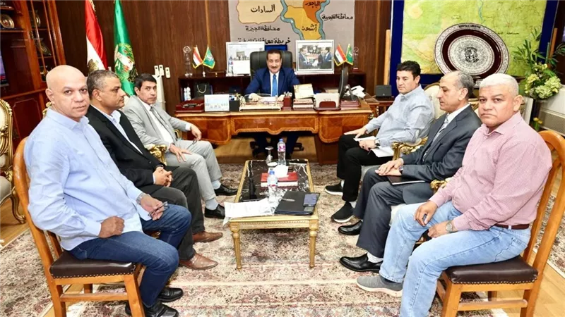 محافظ المنوفية يناقش الموقف التنفيذي لمشروعات قطاع رصف الطرق