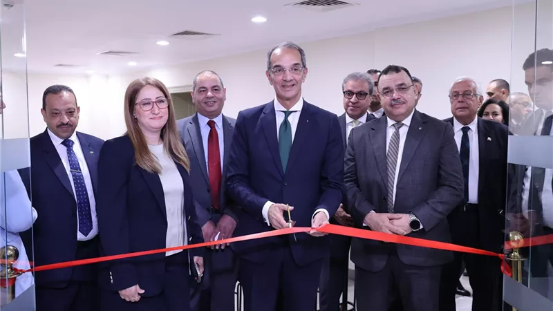 وزير الاتصالات: طوابع البريد المصري تعكس الحضارة والتاريخ