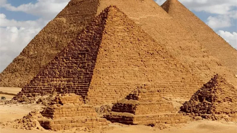 الأهرامات جميلة .. ولكن لماذا يشعر السياح بخيبة أمل ؟