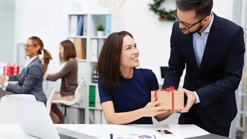 تصل إلى 10 ألاف دولار.. مكافآت للموظفين الذين يراعون صحتهم فى العمل
