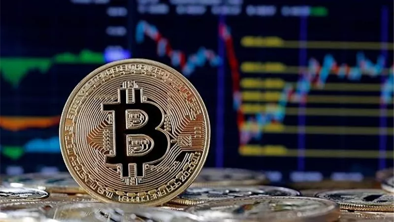 عبد الهادي: البيتكوين قد يكون بديلًا رسميًا للذهب والدولار في ظل التوترات 