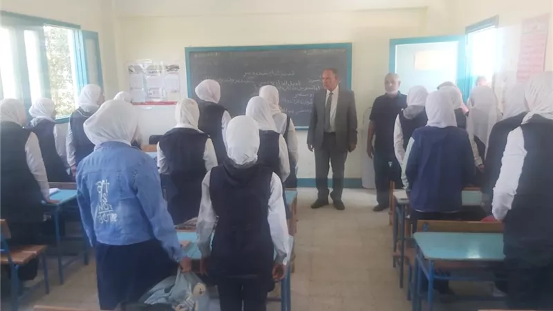 محافظ أسيوط يؤكد أهمية تفعيل الأنشطة المدرسية ومتابعة انتظام حضور الطلاب 