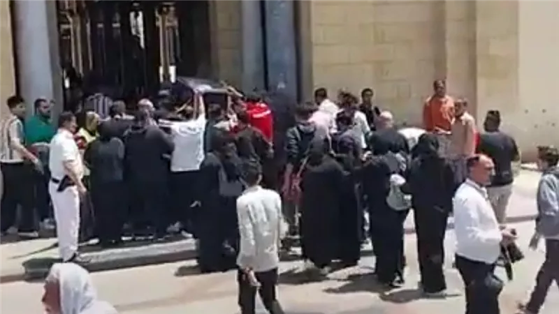 سيد عبد الحفيظ أول الحضور..وصول مشيعي جنازة «أمح الدولى» مسجد عمرو بن العاص