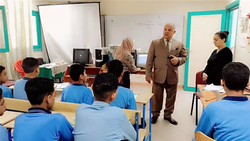 لتأخرة عن طابو الصباح.. استبعاد مدير مدرسة الصوفي الابتدائية بالفيوم