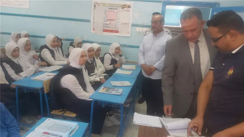 محافظ أسيوط يؤكد أهمية تفعيل الأنشطة المدرسية ومتابعة انتظام حضور الطلاب