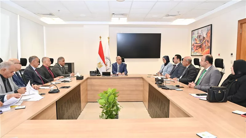 وزير الموارد المائية يلتقى أعضاء مجلسى النواب والشيوخ لمناقشة طلبات المواطنين