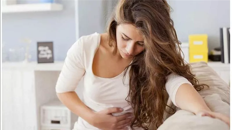 دليل شامل.. كيف تحمي نفسك من النزلات المعوية أثناء السفر؟