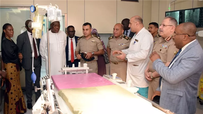 القوات المسلحة تنظم زيارة لوفد من السفراء الأفارقة لمجمع الجلاء الطبي