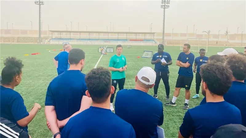مدرب بيراميدز يحاضر المدربين في ضيافة الاتحاد الاسكتلندي
