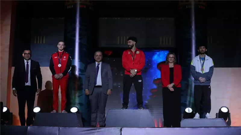 وزير الرياضة يهنيء لاعبي منتخب الجمباز بعد حصولهم علي خمس ميداليات متنوعة