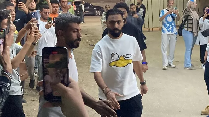 حسين الشحات وأفشة وأبو الليف..نجوم الفن والرياضة في عزاء أمح الدولي
