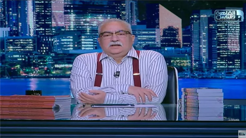 علينا الانتباه.. إبراهيم عيسى: التعصب الديني والكروي يشكلان باب الفوضى القادمة