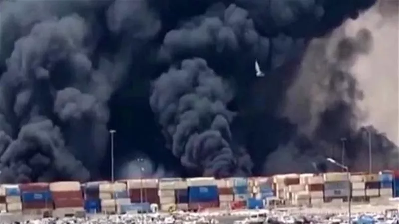  جمارك إيران تتسعى لإخلاء بضائع ميناء رجائي خلال 24 ساعة