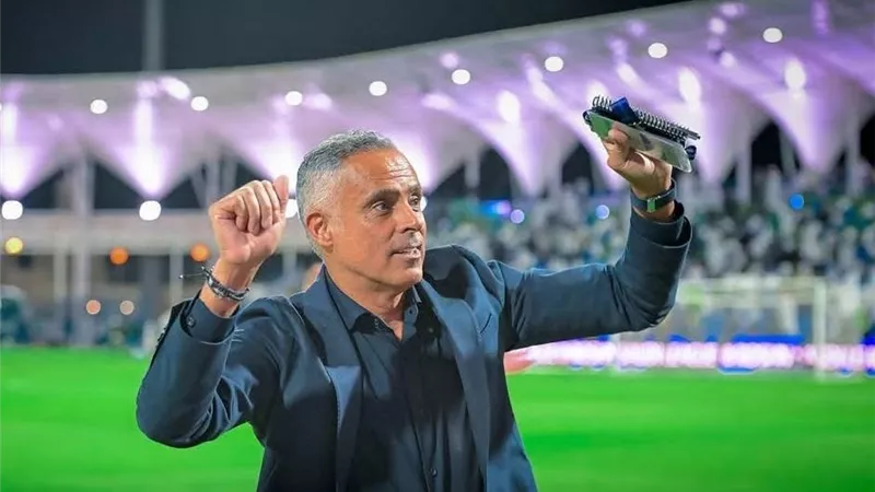 الأهلي يقترب من حسم ملف المدرب الجديد.. و جوميز في الصورة
