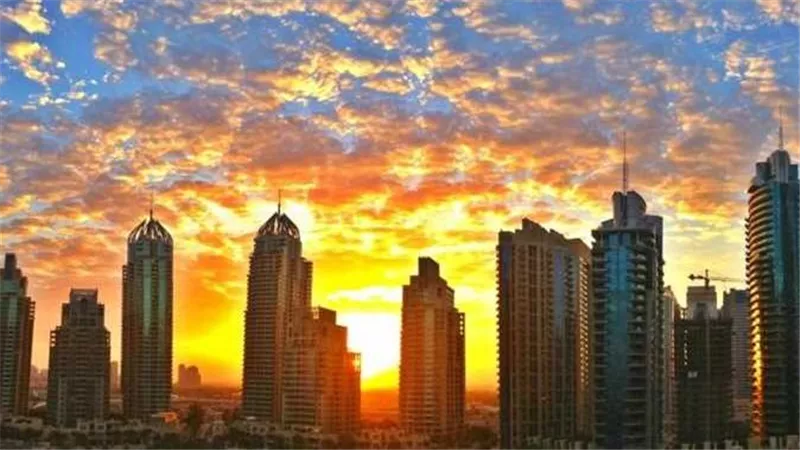 الإمارات تشهد ارتفاعا شديدا في درجات الحرارة اليوم