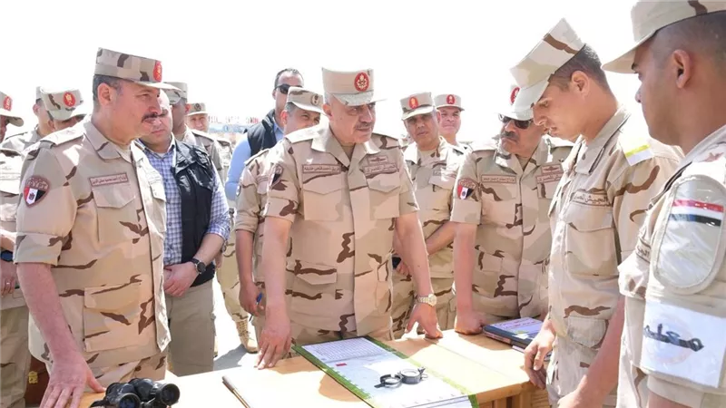  رئيس الأركان يتفقد المنظومة التعليمية بمعهد ضباط الصف
