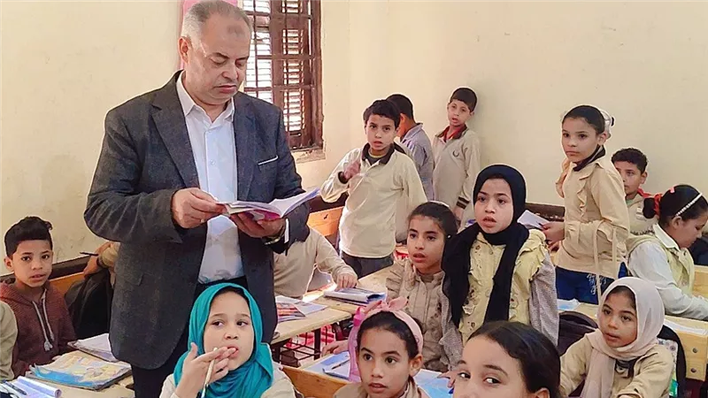 مدير إدارة أبشواى بالفيوم يتفقدان مدارس أبو كساه وأبو شنب |صور