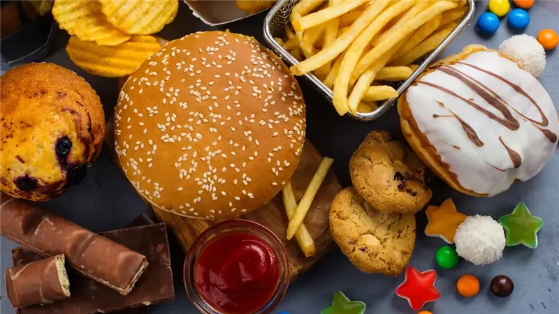 الأطعمة الحارة تسلبك شبابك بصمت... احذرها قبل فوات الأوان!
