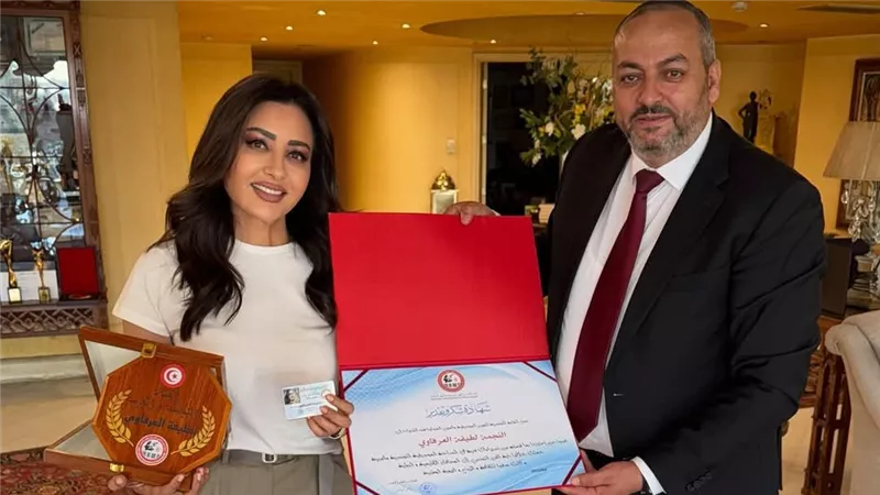 النقابة التونسية للمهن الموسيقية تكرم الفنانة لطيفة في القاهرة 