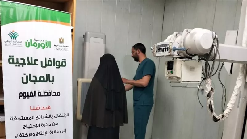 فحص وعلاج 385 مواطناً في قافلة طبية مجانية بالفيوم 