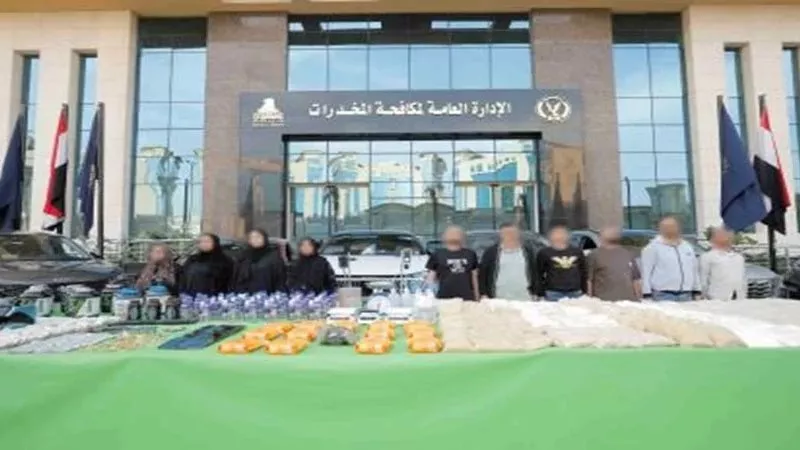 مفاجآت في قضية سارة خليفة.. أطنان بودر وملايين الجنيهات بحوزة المتهم الثالث