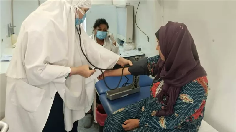 محافظ المنيا: تقديم 1438 خدمة صحية خلال قافلة مجانية بمركز أبو قرقاص