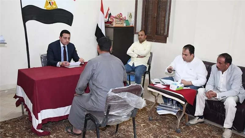  نائب محافظ الفيوم يناقش مشاكل 22 حالة بلقاءً خدمة المواطنين بقرية النصارية 
