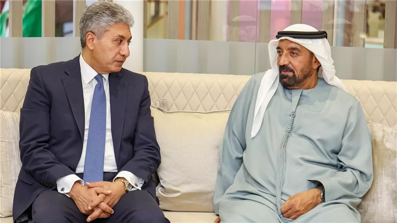 مباحثات مصرية مع هيئة الطيران الإماراتية لزيادة الحركة السياحية إلى مصر