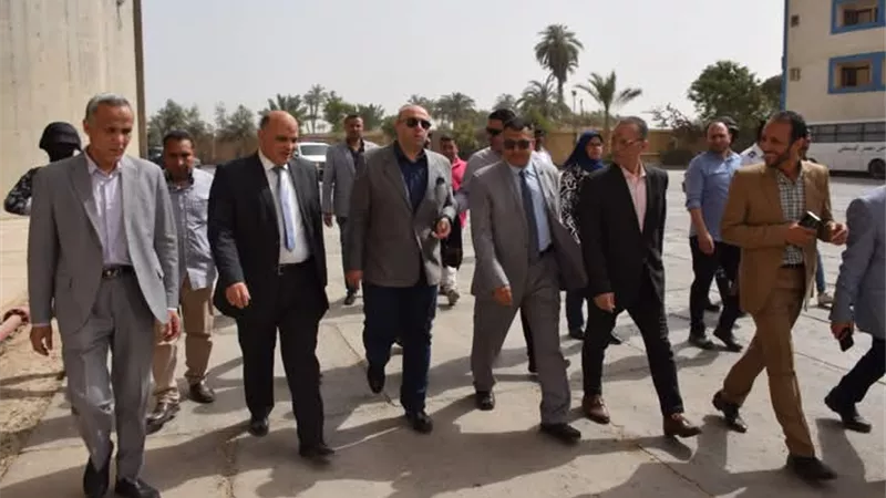 محافظ بني سويف يتابع 