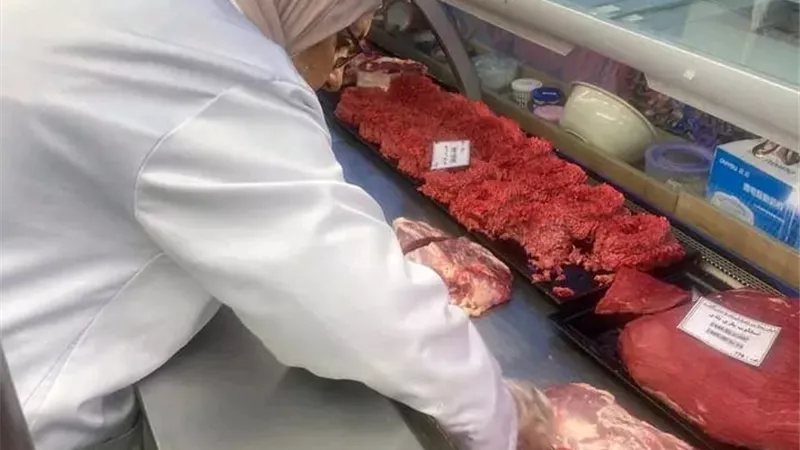 حملات مكثفة لبيطري بورسعيد على محال اللحوم والدواجن ومنافذهم |صور