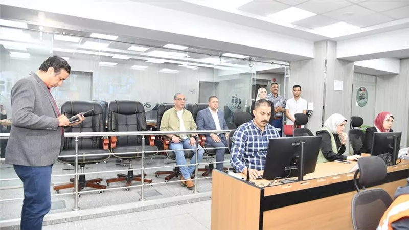 محافظ الفيوم يتابع تداعيات العاصفة الترابية بالمحافظة