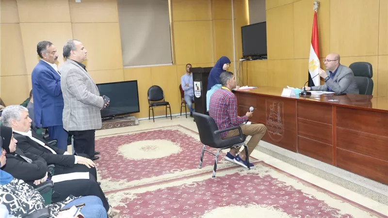 غنيم يوجه بحلول وبدائل لمشكلات ومطالب المواطنين في بنى سويف 