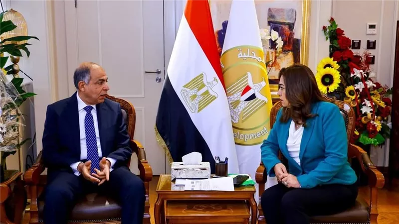 وزيرة التنمية المحلية ومحافظ المنيا يتابعان موقف مشروعات «حياة كريمة»