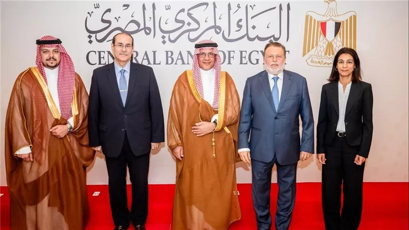 محافظ البنك المركزي المصري يلتقي الأمين العام للمجلس التنسيقي المصري السعودي